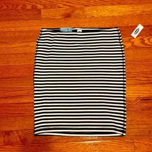 NWT. Old Navy Knit Pencil Skirt. Size XS.